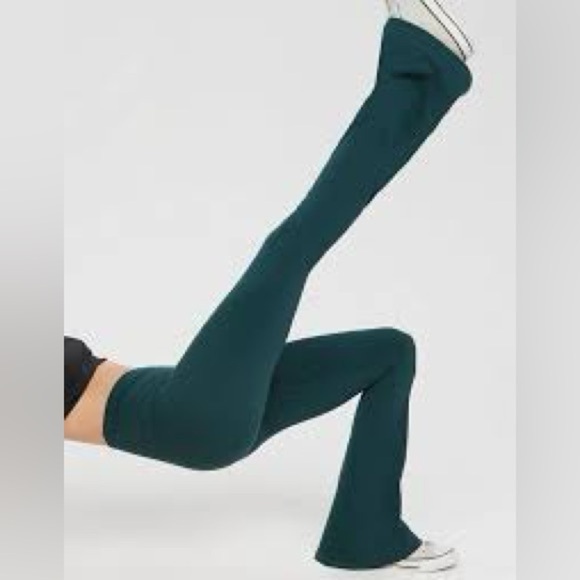 OFFLINE By Aerie Real Me Flare Hi-Rise Leggings Green Size Medium - Picture 1 of 6